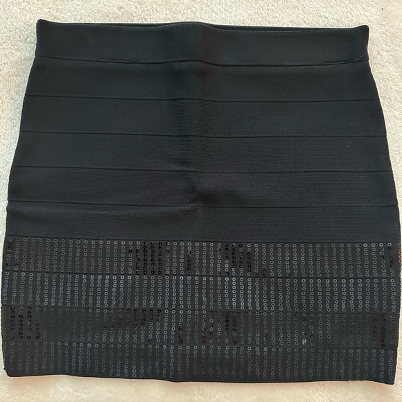 Guess Black skirt w sequins at bottom - Picture 2 of 7